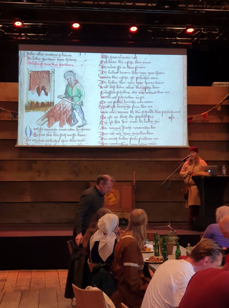 Espen holder foredrag om skomakerene i Bergen og Oslo i middelalderen